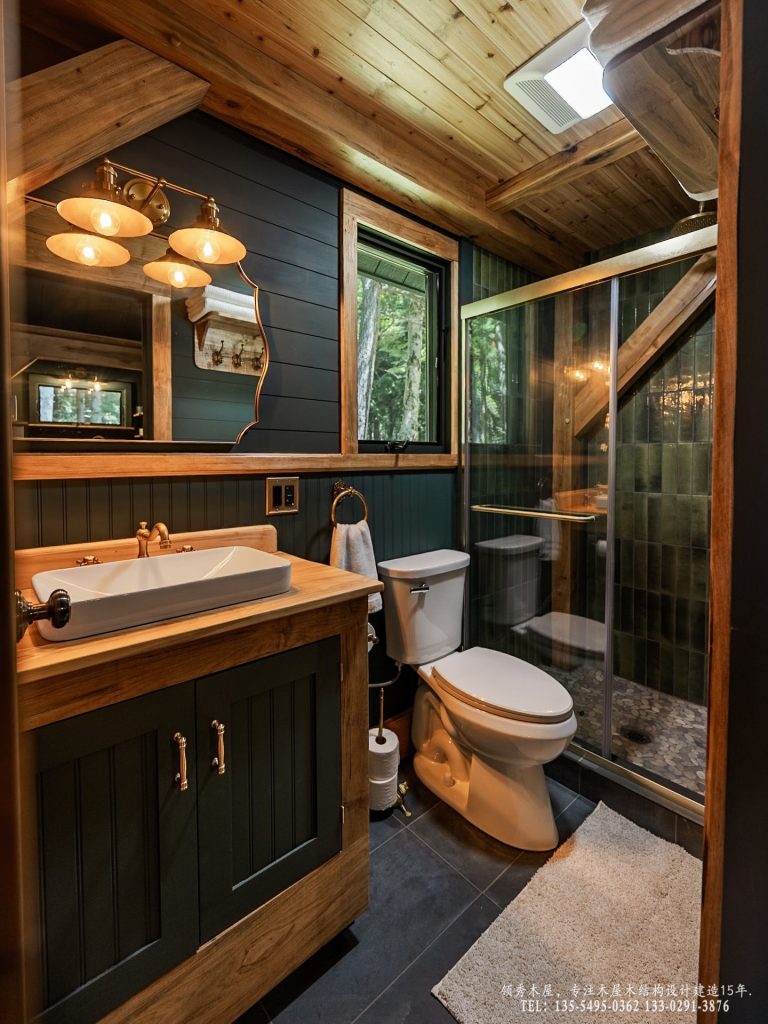 复古装饰板洗手间实拍