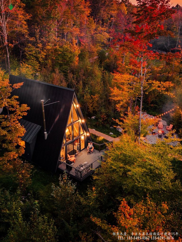 现代黑色A字型木屋:森林赏秋阁楼民宿-外观航拍