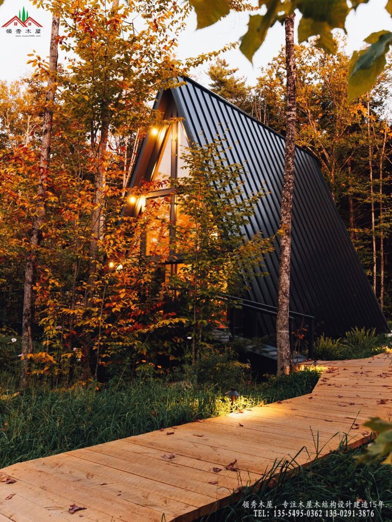 现代黑色A字型木屋:森林赏秋阁楼民宿
