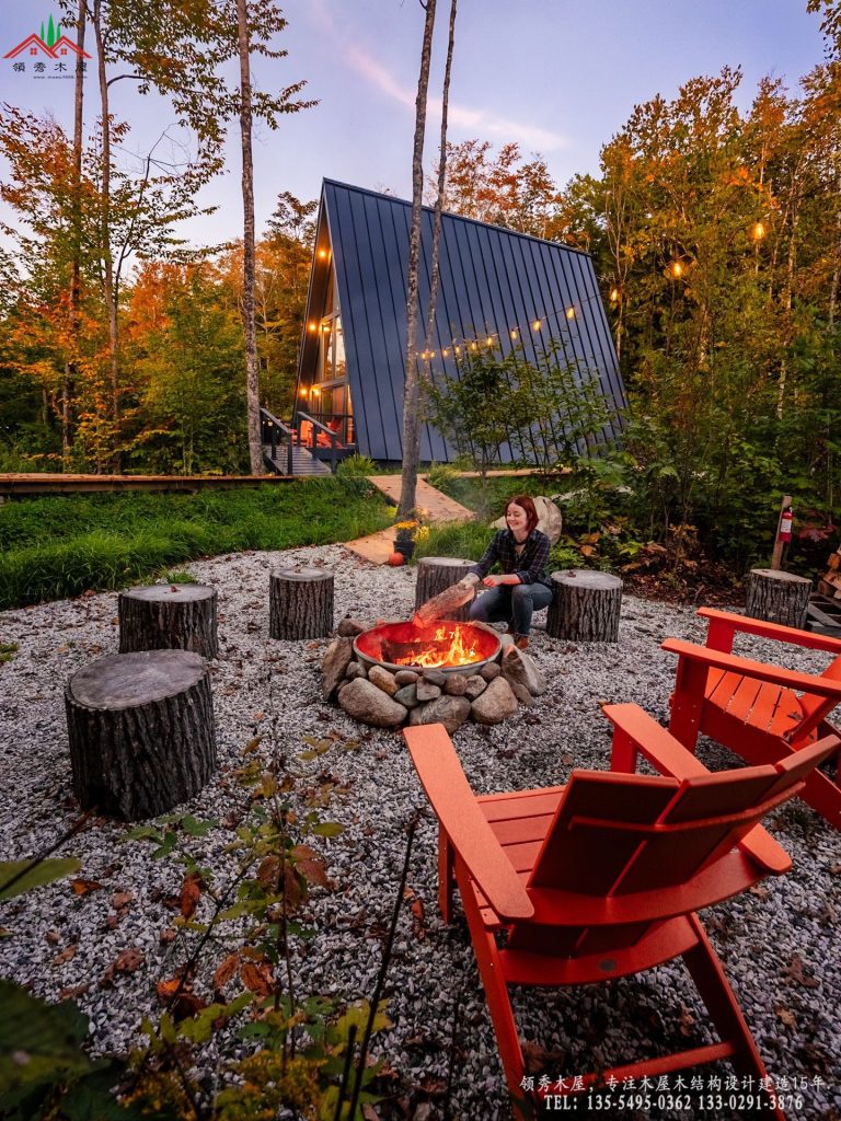 现代黑色A字型木屋:森林赏秋阁楼民宿