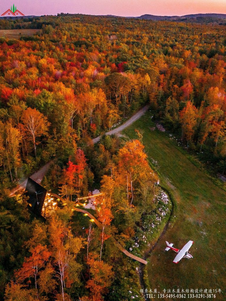 现代黑色A字型木屋:森林赏秋阁楼民宿-外观航拍
