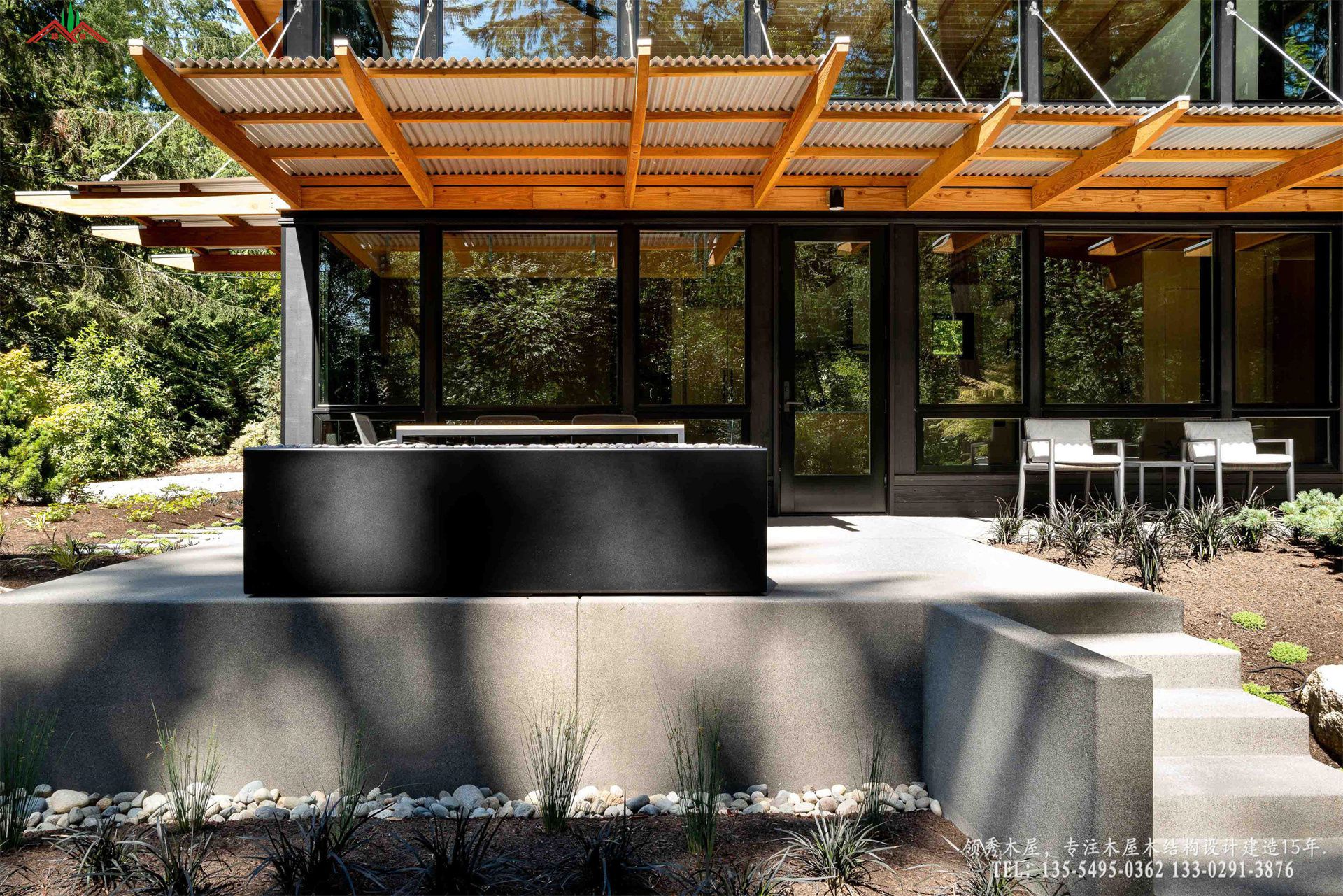 现代森林木屋-外景侧面特写