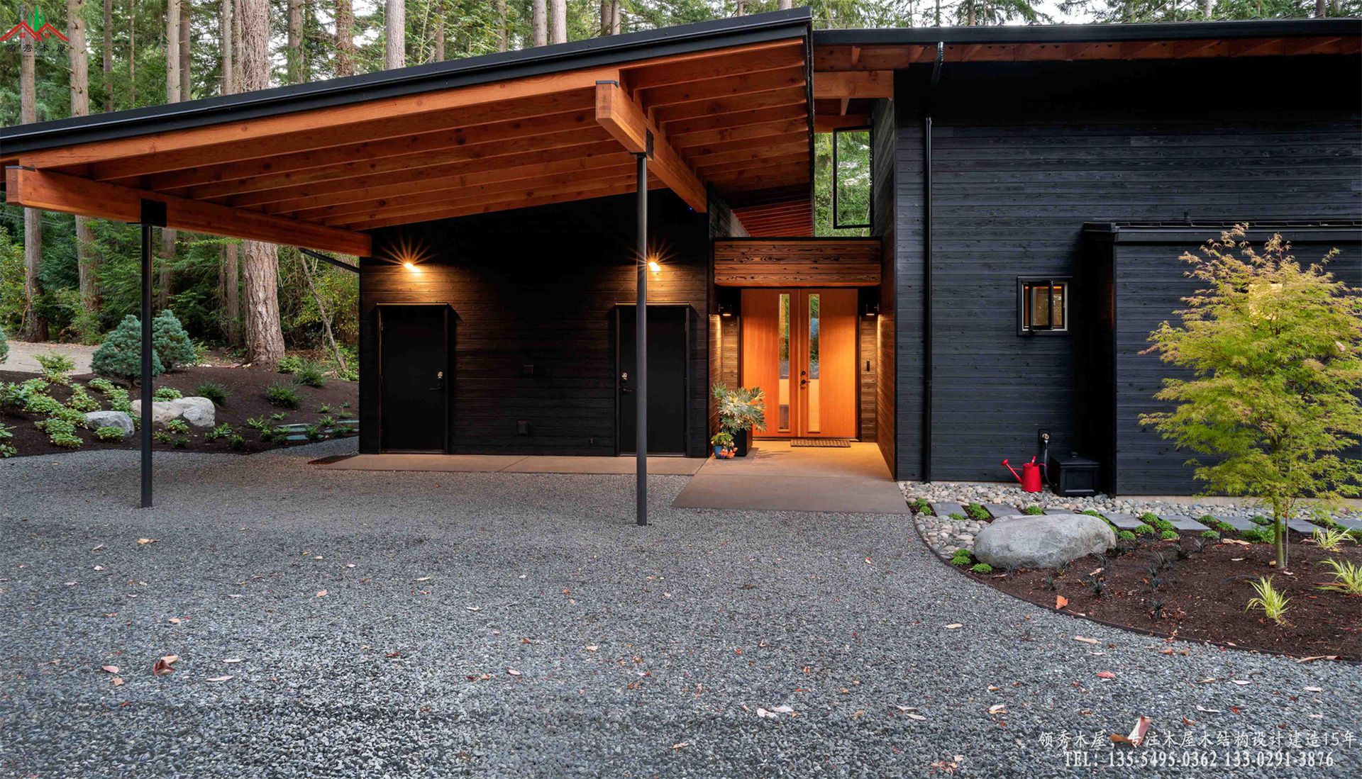 现代森林木屋-入口夜景特写