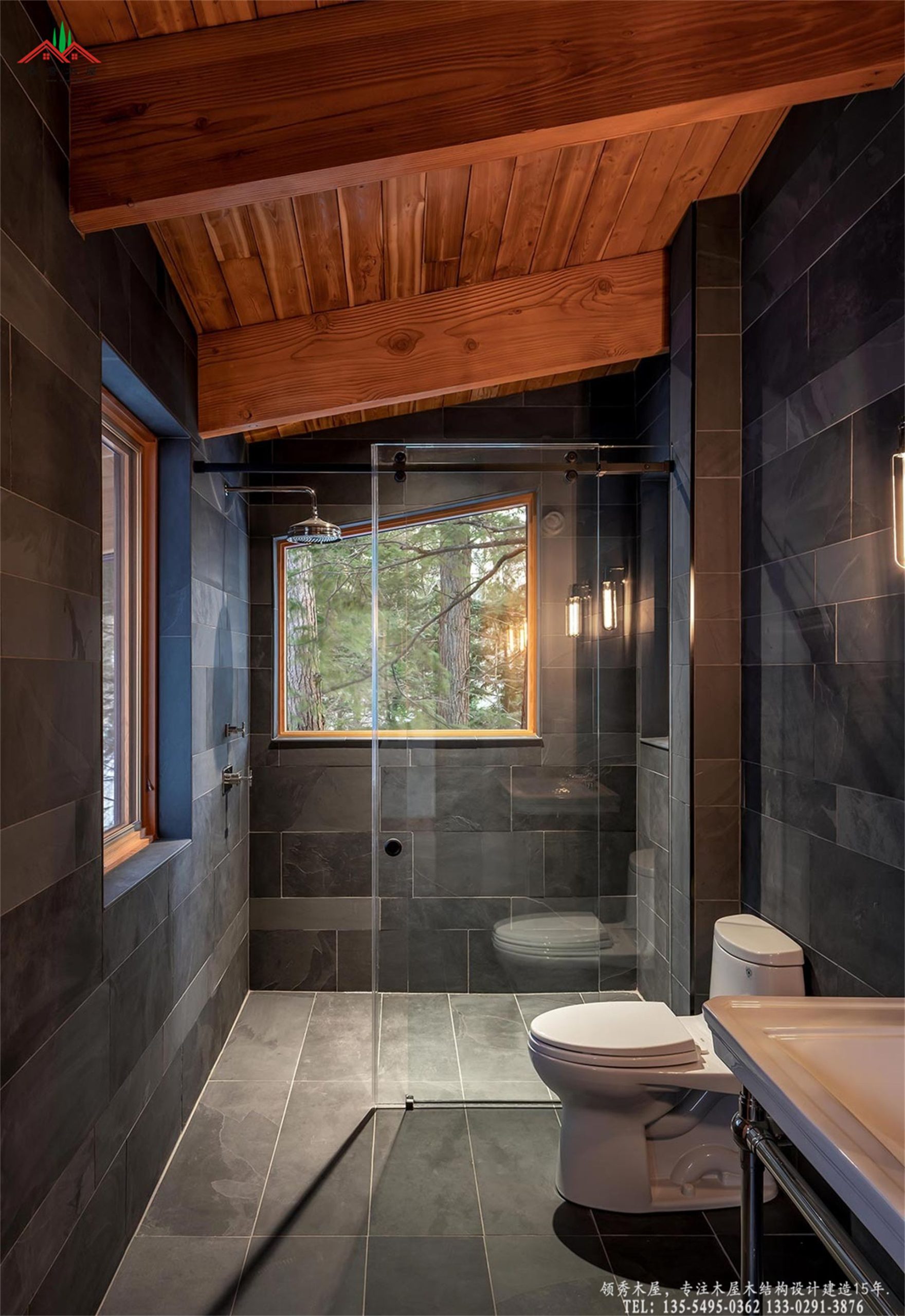 花旗松重型木屋-黑色系高级洗手间特写