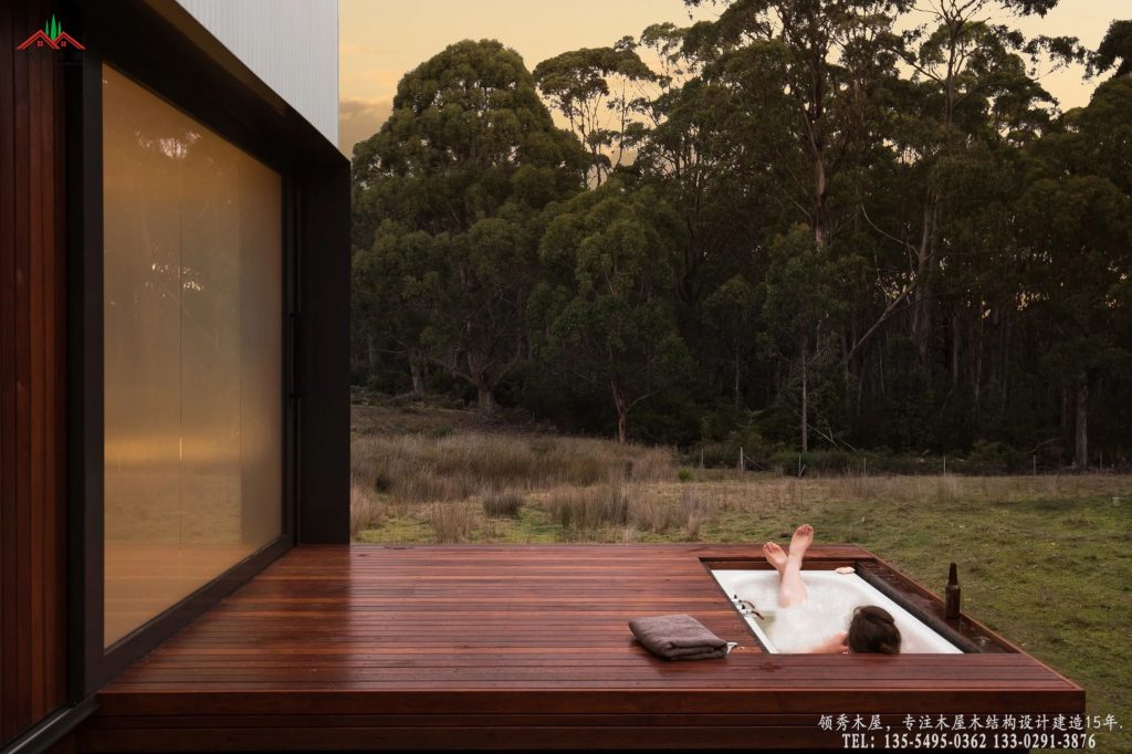 微型度假木屋-户外泡池特写02