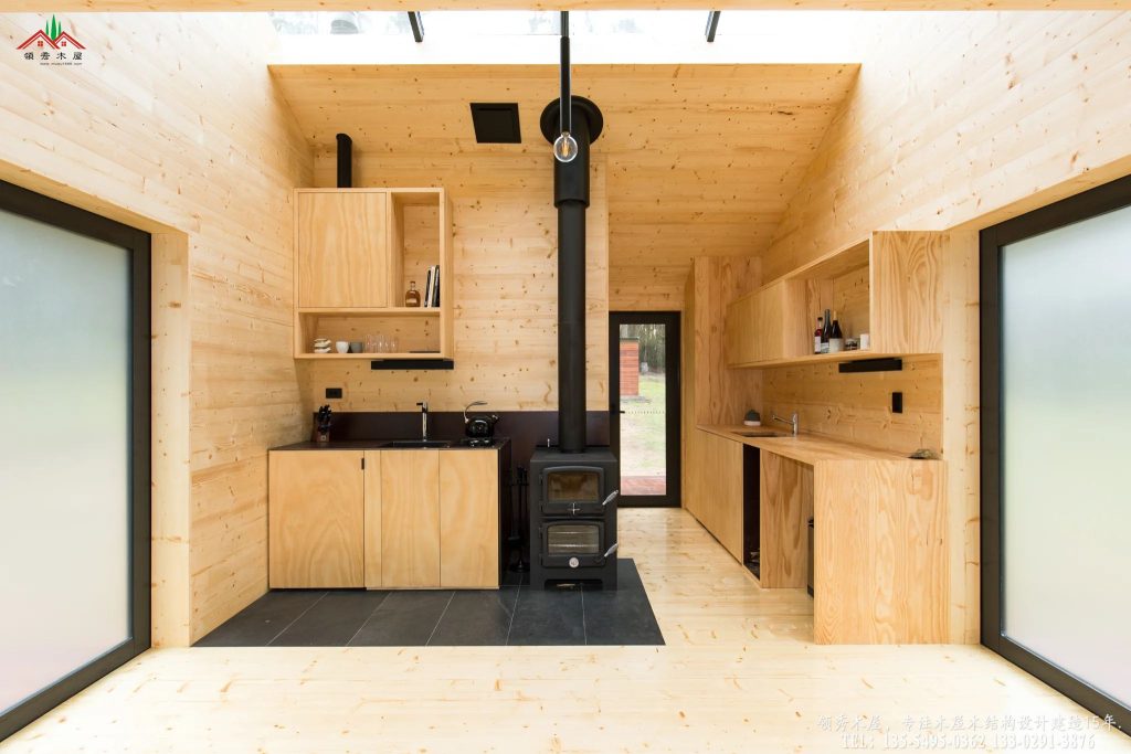 微型度假木屋-黑色真火壁炉特写