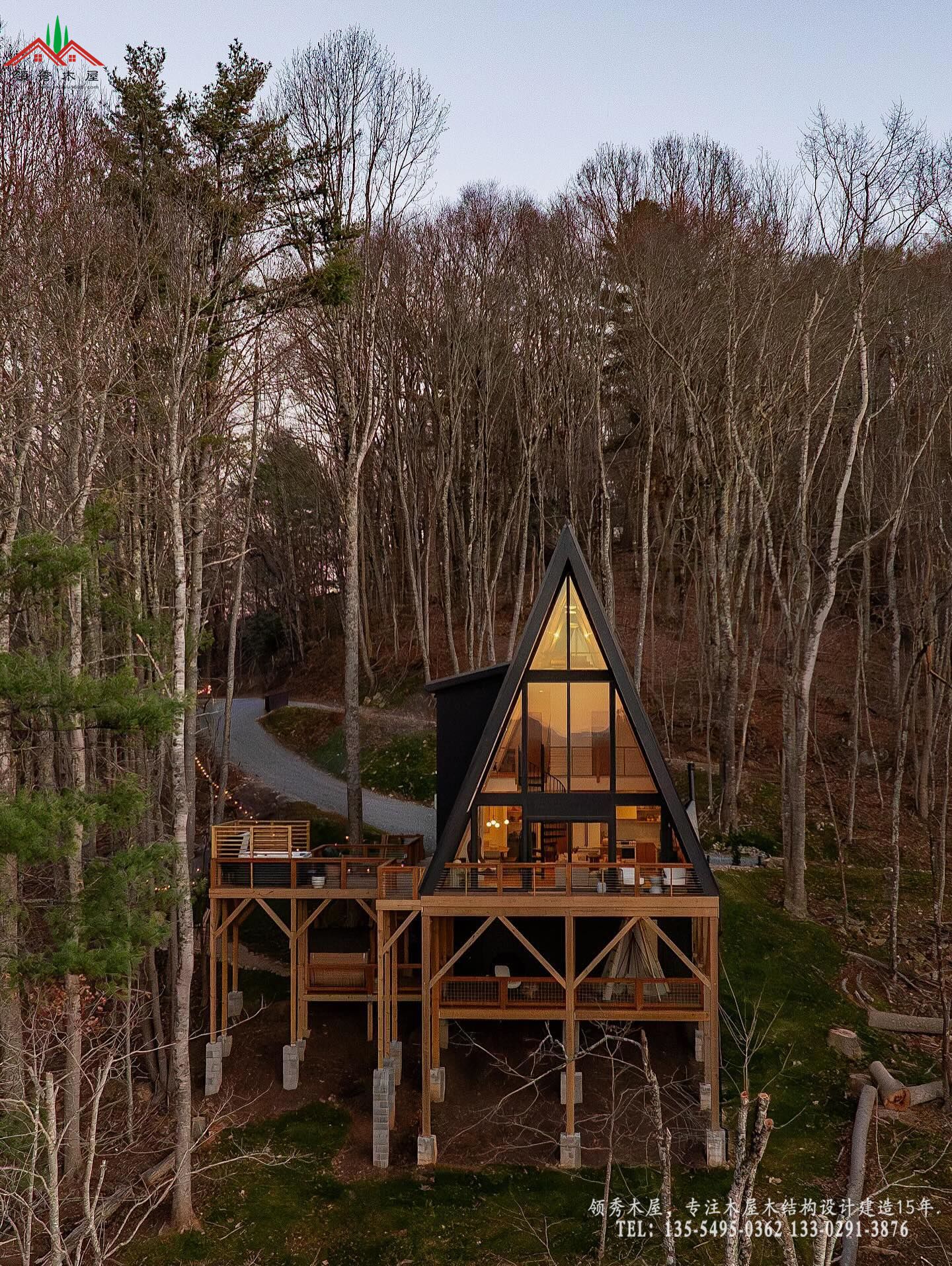 现代黑色A字型木屋室外航拍图