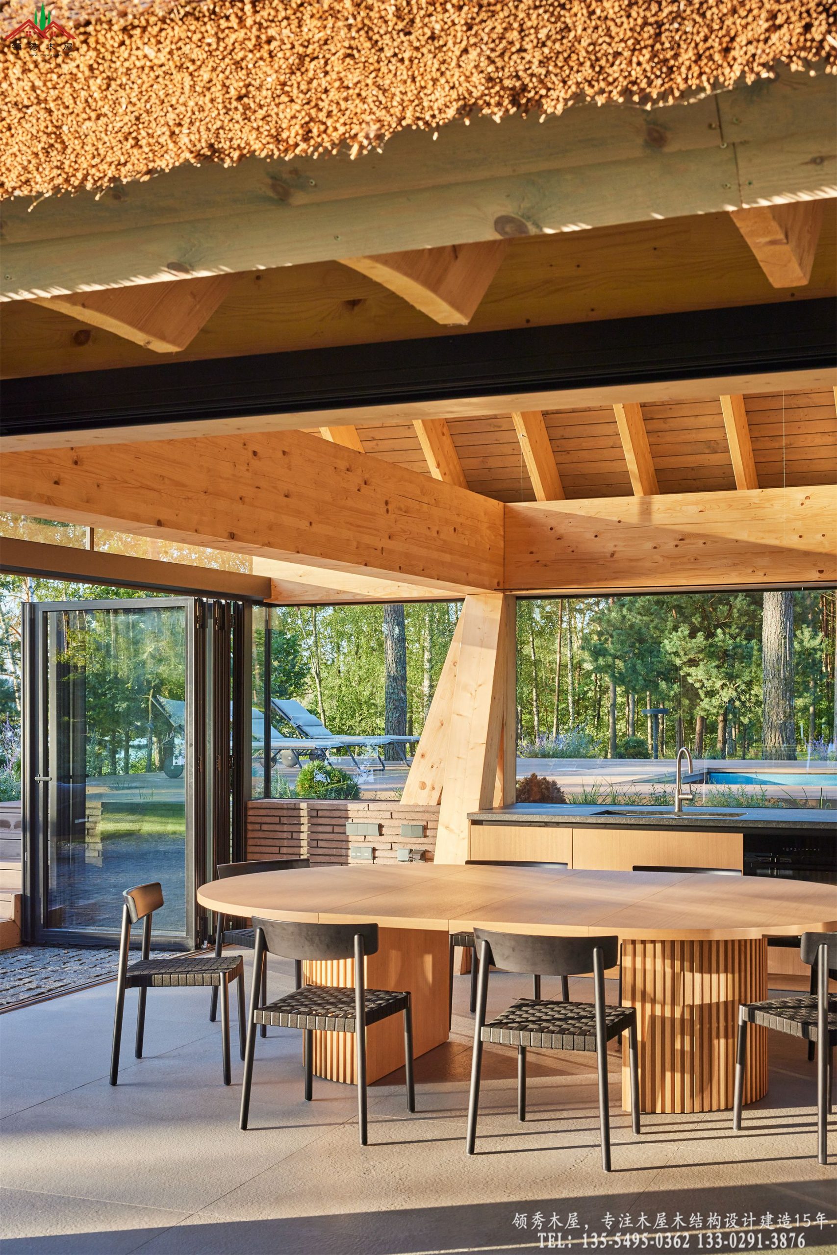 云杉胶合木屋顶结构特写02