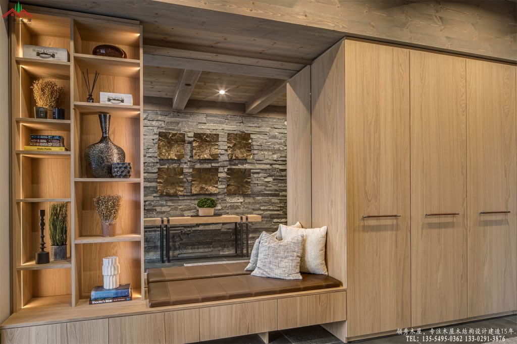 定制奢华实木别墅入户玄关与收纳系统