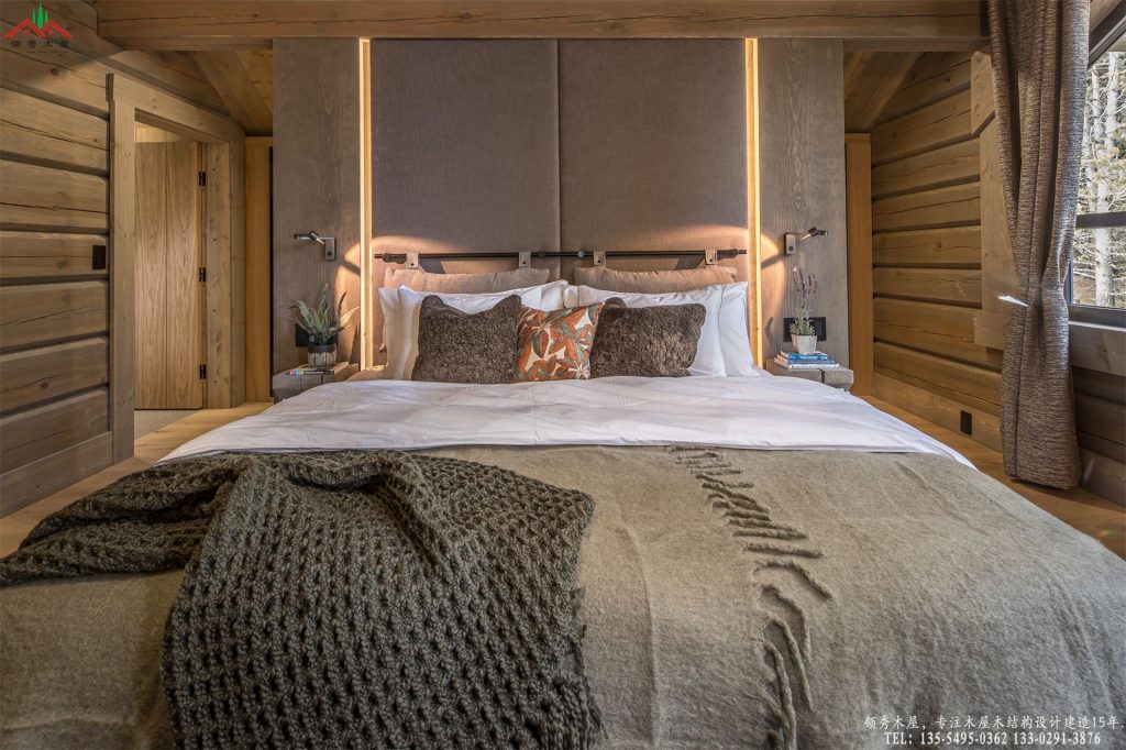 定制奢华北美原木大宅主卧护墙板与内饰