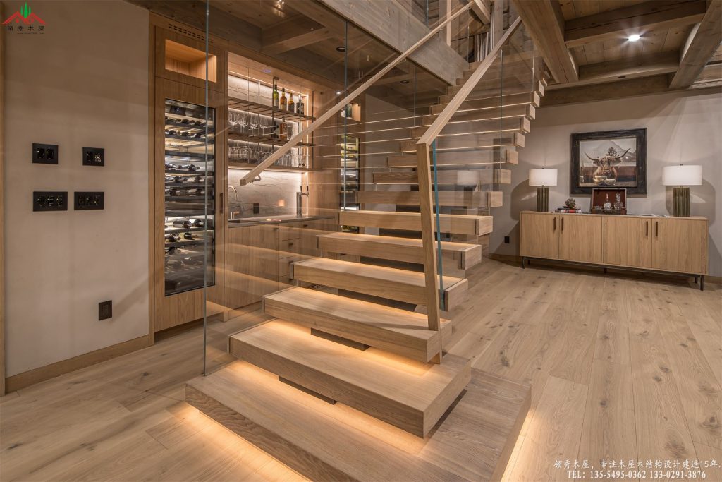 大型重木建筑内部楼梯与高级榫卯节点工艺