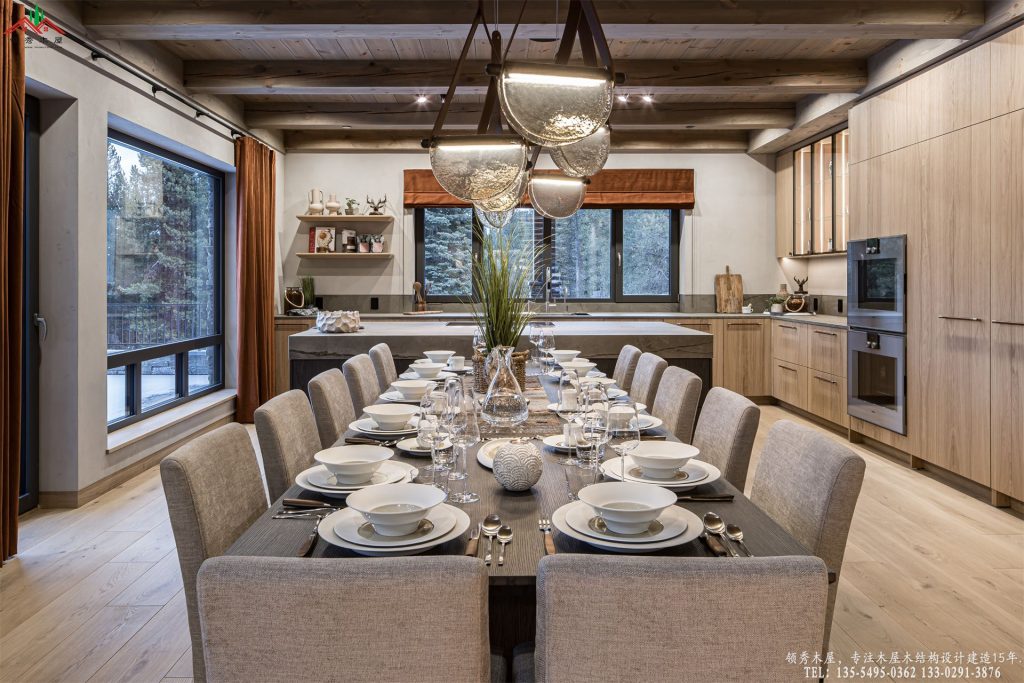 高端实木商业空间与全景落地窗餐厅