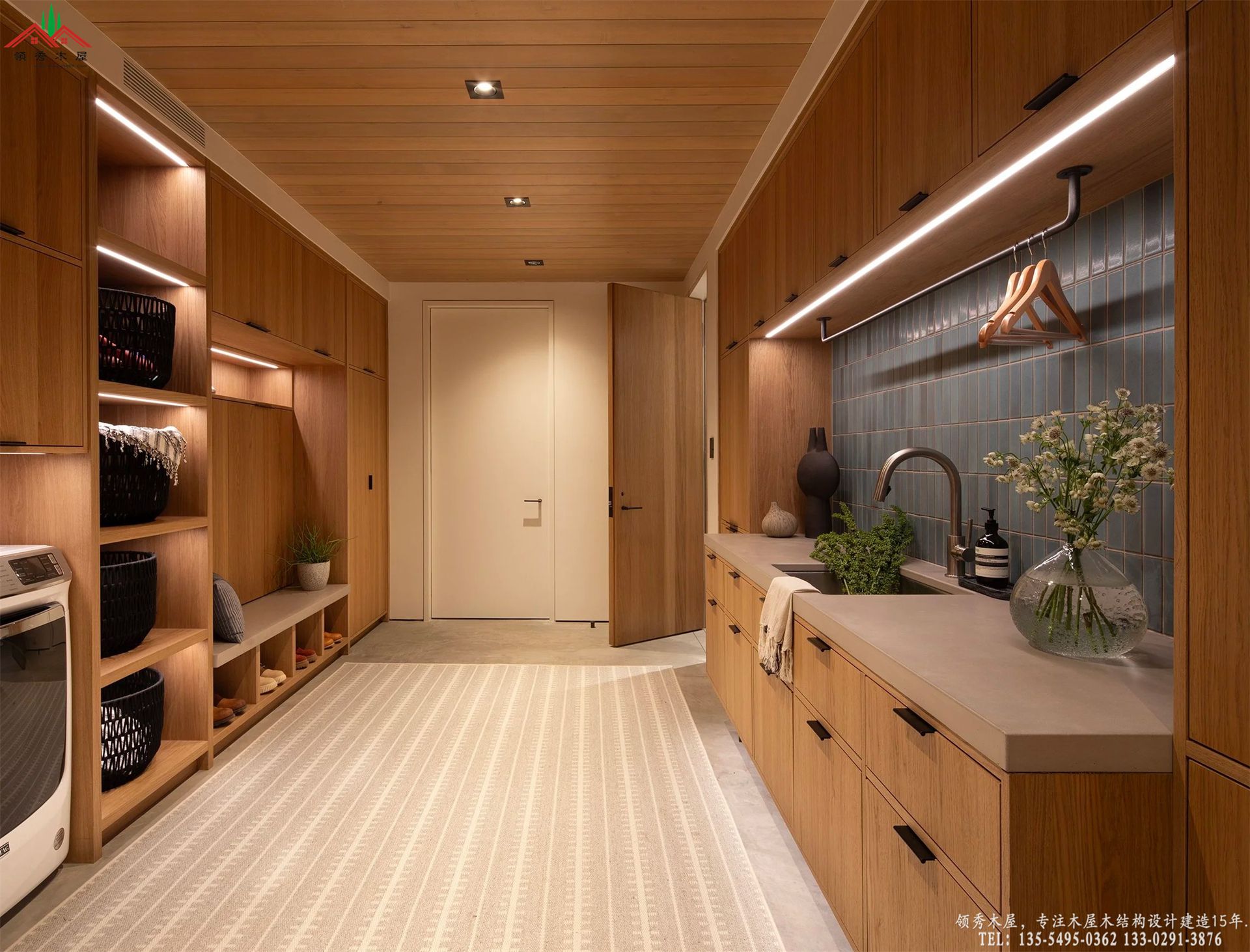 顶奢石木庄园案例配套的大型定制实木洗衣房空间