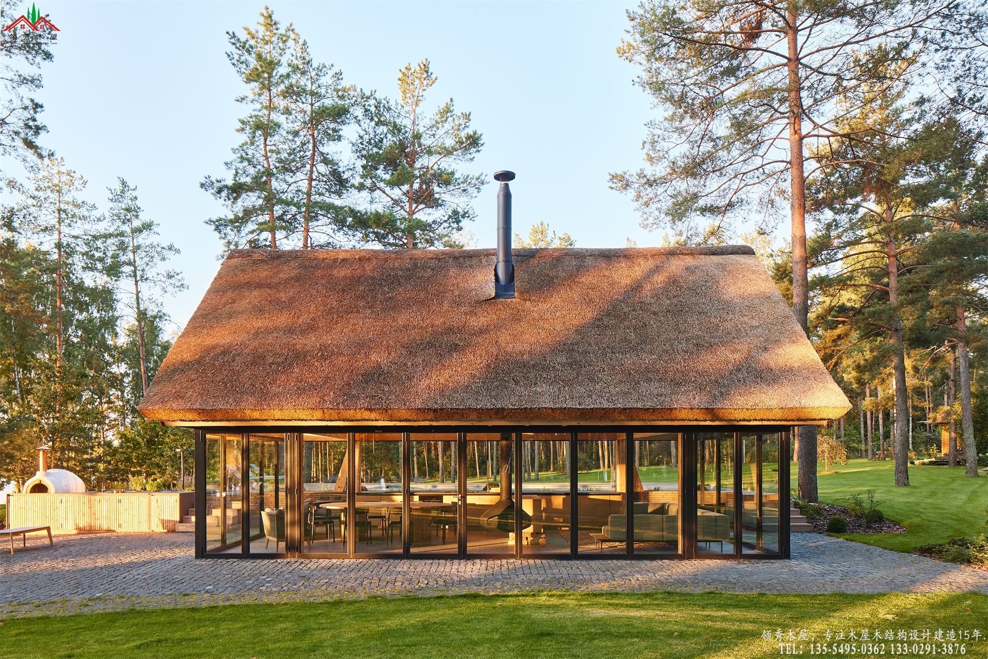 奢华茅草泳池服务休闲亭日景外观-侧面