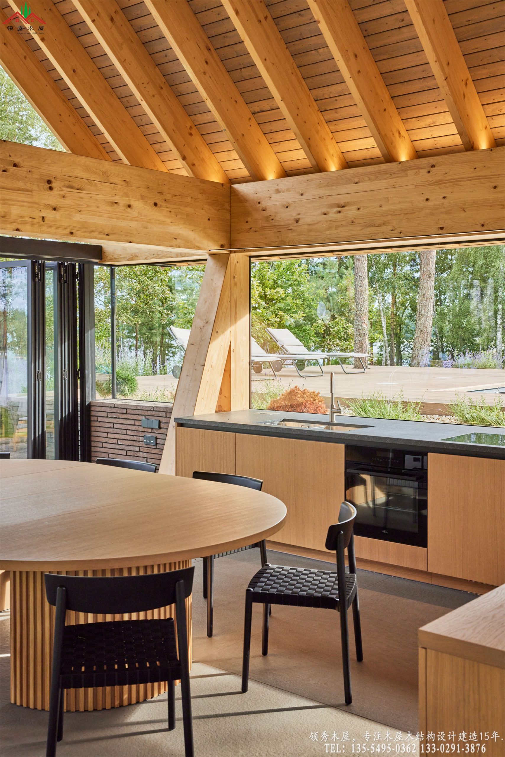 云杉胶合木复杂重型实木梁柱桁架结构细节实拍02