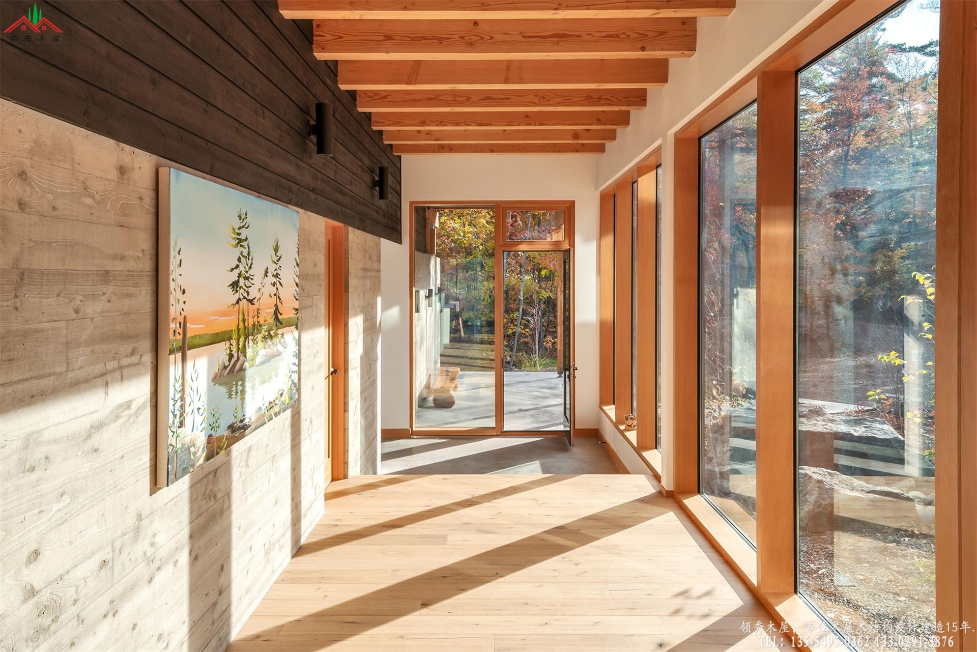 打破室内外边界的全景极简木结构空间走廊特写02
