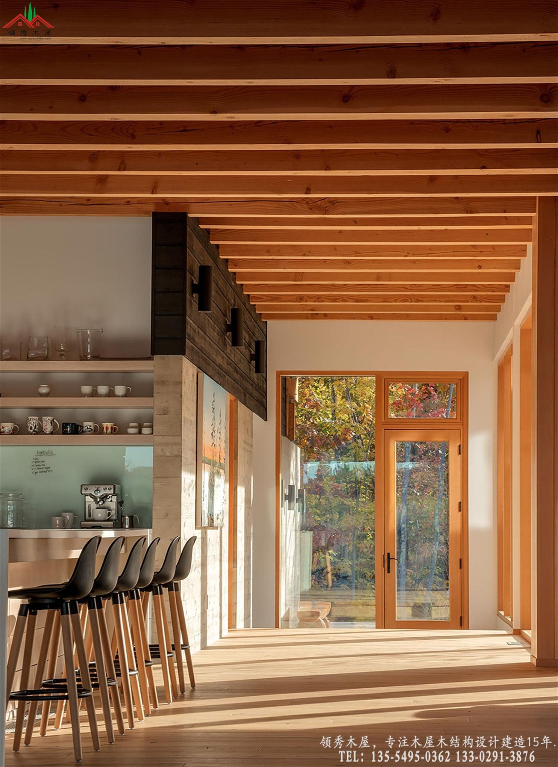 打破室内外边界的全景极简木结构空间走廊特写