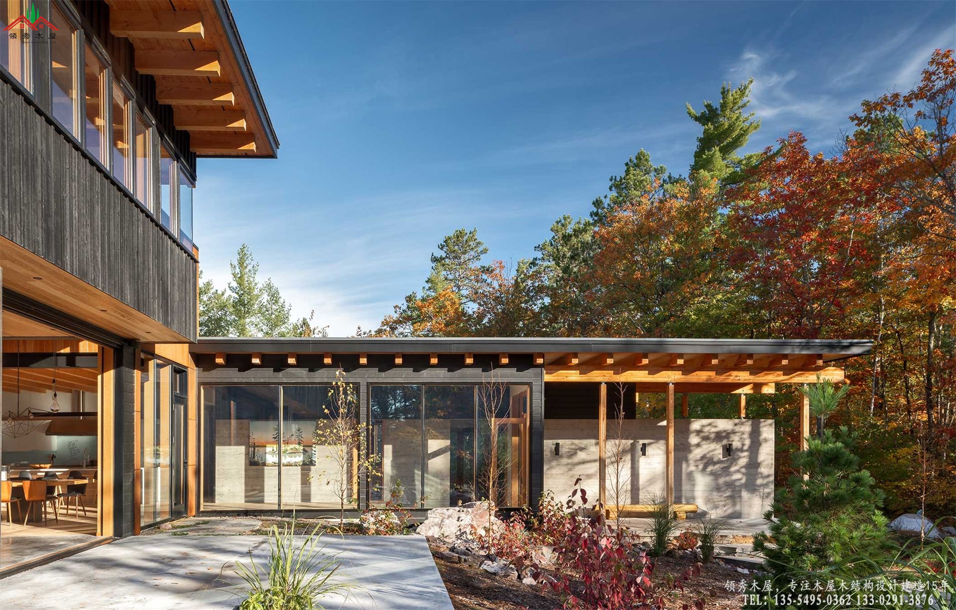 打破室内外边界的全景极简木结构空间走廊特写03