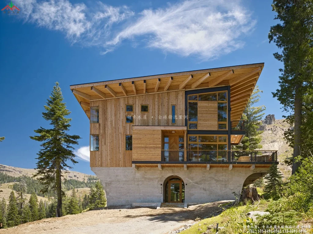 悬挑木屋与混凝土基座的建筑外观全景